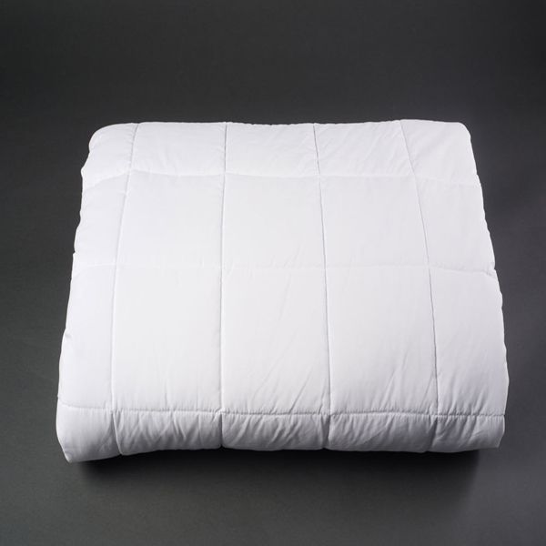 Valiant Products white down alternative comforter with 8-inch box stitching and soft polyester cotton blend shell