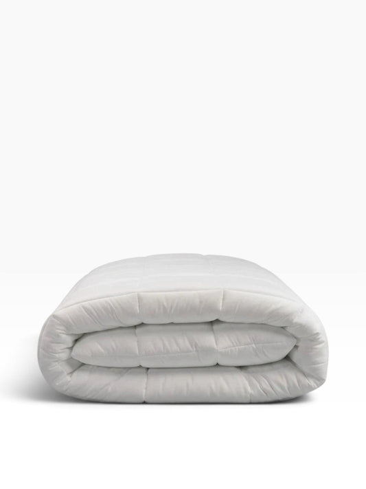 Valiant Products white down alternative quilted blanket with box stitch pattern and soft polyester cotton shell
