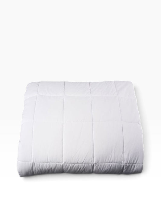 Valiant Products white down alternative comforter with 8-inch box stitch quilting and soft poly-cotton shell.