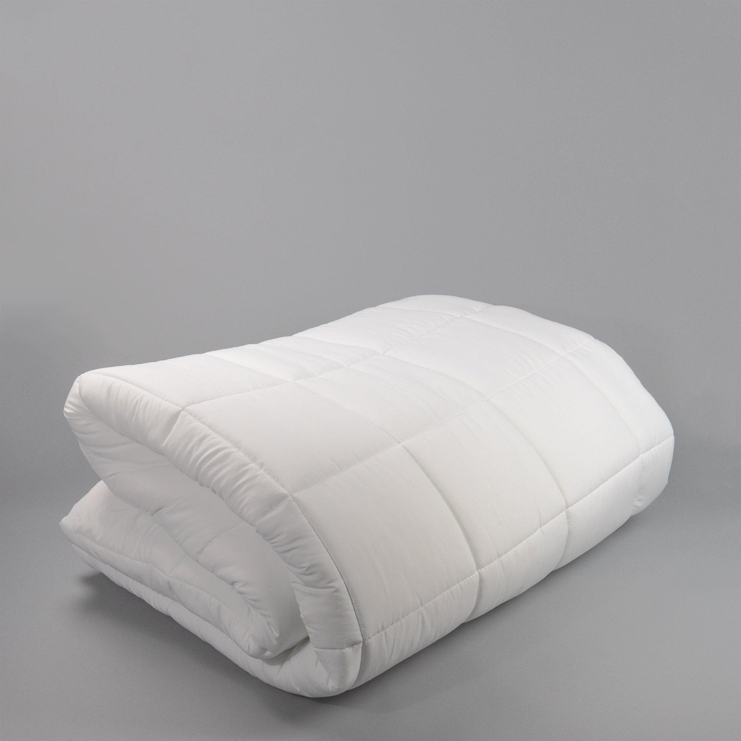 Valiant Products white down alternative comforter with 8-inch box stitch quilting and soft poly-cotton shell