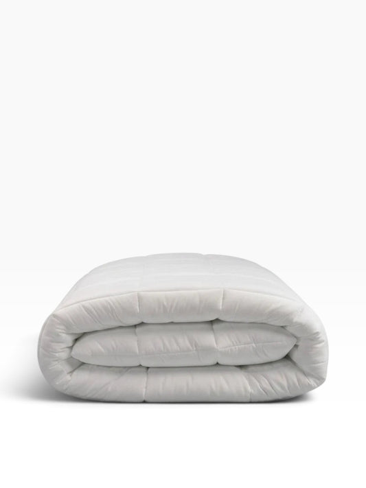 Valiant Products Ultra Touch white quilted down alternative microfiber blanket with box stitch design